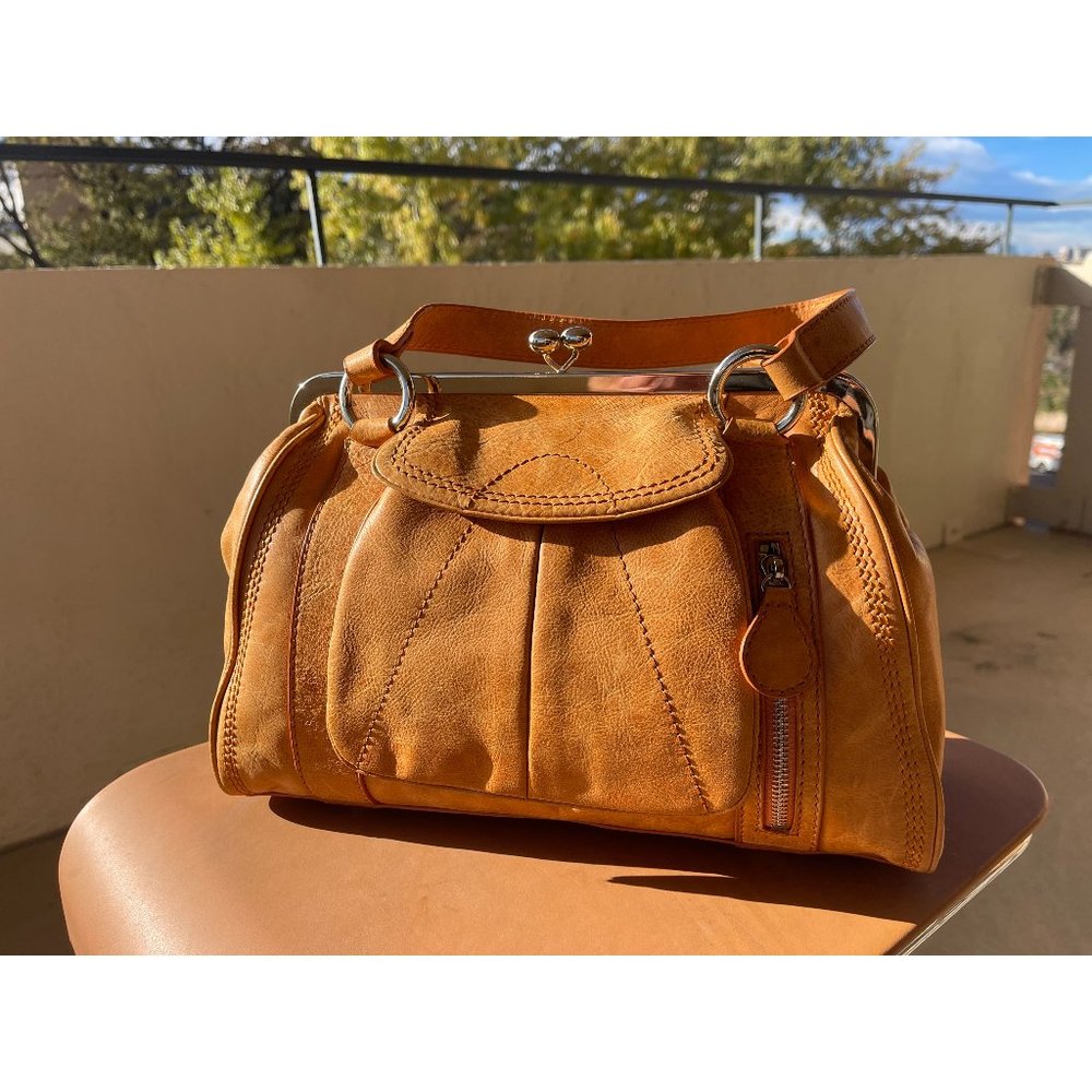 NWT Chocolat Blu Brown Leather Handbag with Clasp Top One Size